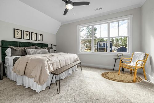 Radici 1599 COMO Rugs, 5-Feet 3-Inch, Ivory in Grey Traditional Bedroom with King Bed
