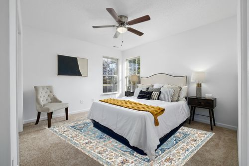 VK Living Washable Rug in White and Yellow Modern Bedroom