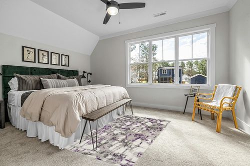 SAFAVIEH Skyler Collection Area Rug - 5'1" x 7'6", Grey & Purple, Modern Abstract Design, Non-Shedding & Easy Care, Ideal for High Traffic Areas in Living Room, Bedroom (SKY193R) in Grey Traditional Bedroom with King Bed