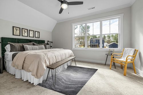 nuLOOM Julene Abstract Waves Area Rug, 5x8, Gray in Grey Traditional Bedroom with King Bed