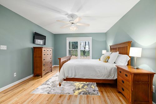 SAFAVIEH Adirondack Collection Area Rug - 6' x 9', Grey & Yellow, Modern Abstract Design, Non-Shedding & Easy Care, Ideal for High Traffic Areas in Living Room, Bedroom (ADR134H) in Teal and Orange Wood Bedroom