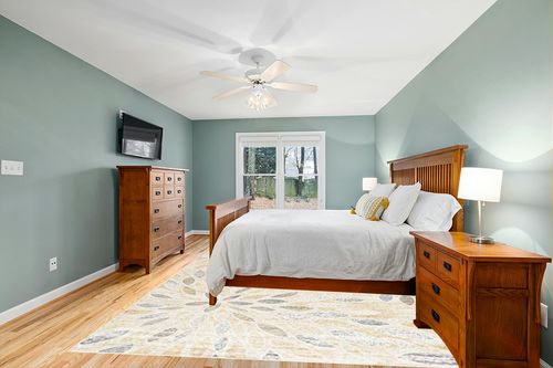 Unique Loom Sumter Collection Area Rug - Rhett (9' x 12' Rectangle, Yellow/ Gray) in Teal and Orange Wood Bedroom