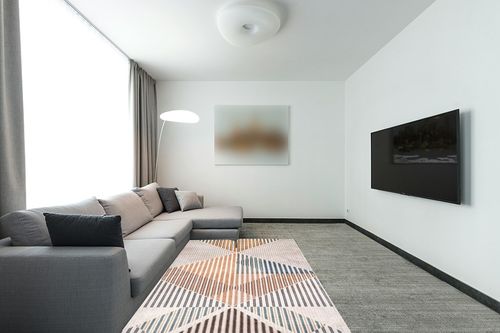 nuLOOM Skyler Contemporary Geometric Diamond Area Rug, 5x8, Beige in Modern Living Room with Grey Couch