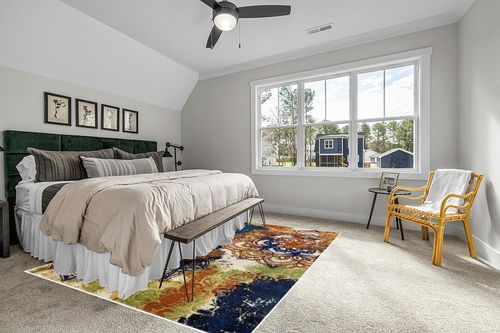 LUXE WEAVERS Modern Multicolor 1636 Mandala 8x10 Area Rug, Contemporary Bohemian Bedroom Carpet in Grey Traditional Bedroom with King Bed