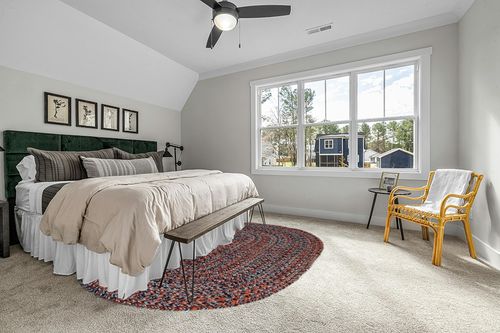 Super Area Rugs Cantebury Handmade Farmhouse Indoor/Outdoor Braided Rug Navy, Light Blue, Red 8' x 10' Oval in Grey Traditional Bedroom with King Bed