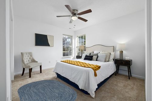 Capel Rugs Claire Oval Braided Area Rug Made in USA Indoor/Outdoor Farmhouse Rug 4' x 6' Blue Jay in White and Yellow Modern Bedroom