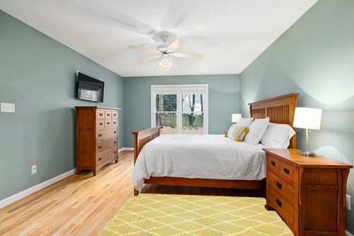 Unique Loom Rabat Shag Collection Modern Tribal Moroccan Inspired Plush & Soft Geometric Design Area Rug (4' 0 x 6' 0 Rectangular, Yellow/ Ivory) in Teal and Orange Wood Bedroom