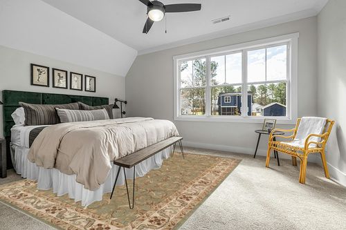 Superior Indoor Area Rug, Jute Backed Rugs for Bedroom, Living/Dining Room, Office, Kitchen, Traditional Floral Scroll Floor Decor, Heritage Collection, Green, 9' x 12' in Grey Traditional Bedroom with King Bed