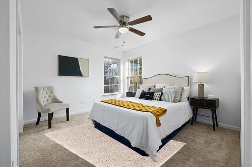 Rugs.com Infinity Collection Solid Shag Area Rug 5' x 8' Linen Shag Rug Perfect for Living Rooms, Large Dining Rooms, Open Floorplans in White and Yellow Modern Bedroom