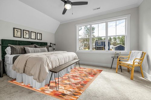 SAFAVIEH Canyon Collection Area Rug - 8' x 10', Brown & Multi, Handmade Boho Southwestern Tribal Wool, Ideal for High Traffic Areas in Living Room, Bedroom (CNY115B) in Grey Traditional Bedroom with King Bed