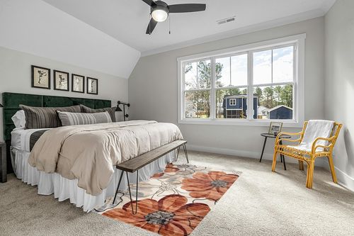 RUG BRANCH Blossom Modern Floral Red Beige Indoor Soft Area Rug for Living Room, Bedroom, Dining Room, and Office - 5' x 8' (Exact Size: 5'3" X 7'7") in Grey Traditional Bedroom with King Bed