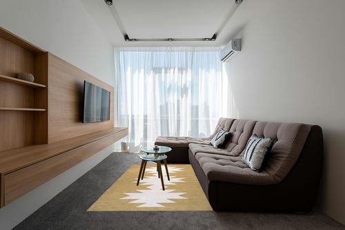 JONATHAN Y WSH110B-5 Chayton Minimalist Geometric Machine-Washable Indoor Area-Rug, Bohemian Southwestern Modern Easy-Cleaning,Bedroom,Kitchen,Living-Room,Non Shedding, Light-Green/Ivory, 5 X 8 in Grey Living Room with Brown Couch
