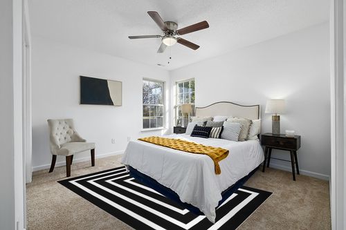Lanffia Black and White Area Rug 6x9ft Contrasting Geometric Modern Stripe Symmetrical Indoor Outdoor Rug Machine Washable Extra Large Rugs Woven Cotton Floor Carpet for Living Room/Balcony/Backyard in White and Yellow Modern Bedroom