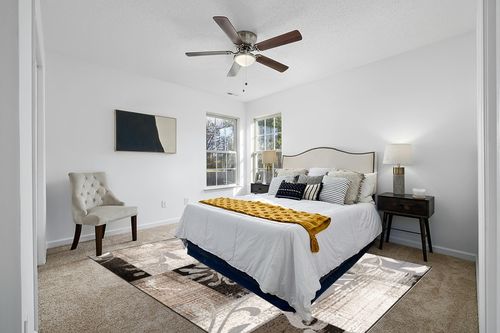 Indoor Area Rug with Jute Backing 8' X 10' in White and Yellow Modern Bedroom