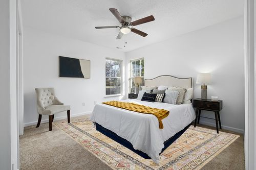 Loloi II Skye Collection SKY-04 GOLD / BLUSH, Traditional 9'-0" x 12'-0" Area Rug in White and Yellow Modern Bedroom