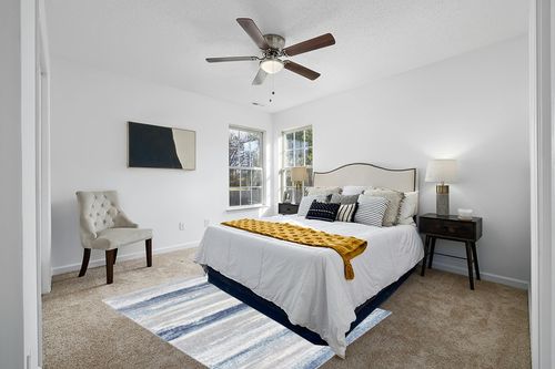 LUXE WEAVERS Tower Hill Abstract Blue 5x7 Area Rug in White and Yellow Modern Bedroom