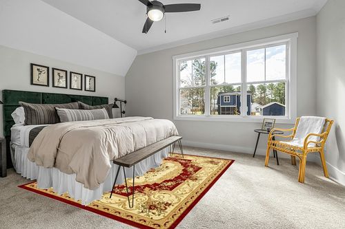 Unique Loom Versailles Collection Traditional Classic Floral Motif Area Rug (8' 0 x 10' 0 Rectangular, Burgundy/ Ivory) in Grey Traditional Bedroom with King Bed