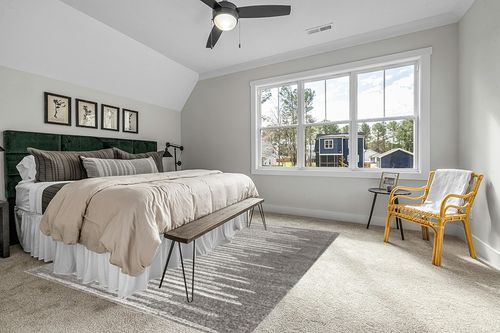 JONATHAN Y MOH205B-8 Aya Berber Stripe Geometric Indoor Farmhouse Area-Rug Bohemian Minimalistic Striped Easy-Cleaning Bedroom Kitchen Living Room Non Shedding, 8 X 10, Gray,Cream in Grey Traditional Bedroom with King Bed