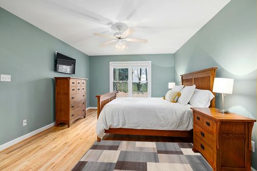 ‎Grey-brown ‎Modern Eclectic ‎Stain Resistant Area Rug in Teal and Orange Wood Bedroom