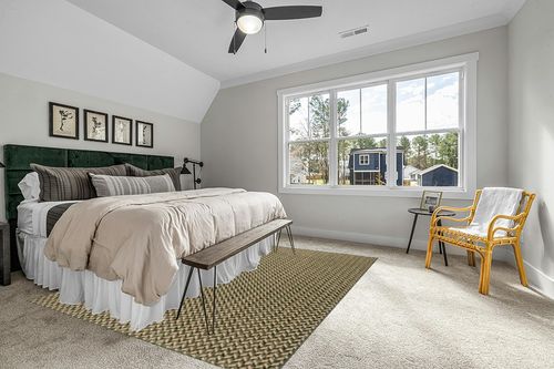 nuLOOM Camryn Herringbone Indoor/Outdoor Area Rug, 8x10, Green in Grey Traditional Bedroom with King Bed