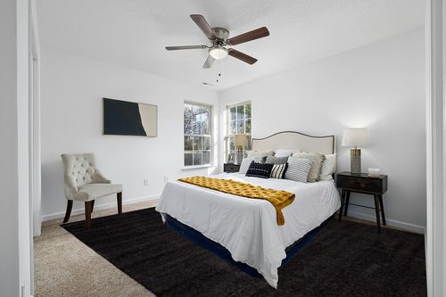 Unique Loom Solo Collection Area Rug - Calabasas (10' x 13' Rectangle, Charcoal/ Black) in White and Yellow Modern Bedroom