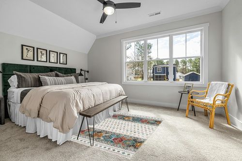 Wonnitar Washable Area Rugs 5x7, Moroccan Rug for Living Room, Non Slip Boho Rugs for Bedroom, Soft Non Shedding Large Indoor Rug for Dining Room Kitchen Office, Colorful in Grey Traditional Bedroom with King Bed