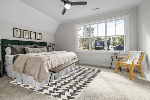 JONATHAN Y MOH206A-8 Aisha Moroccan Triangle Geometric Indoor Farmhouse Area-Rug Bohemian Minimalistic Easy-Cleaning Bedroom Kitchen Living Room Non Shedding, 8 X 10, Cream,Black in Grey Traditional Bedroom with King Bed