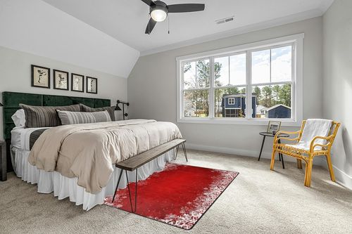 ALAZA Red Christmas Area Rugs 5x7, Snowflake Area Rugs for Living Room Bedroom, Large Area Rugs Red Christmas Snowflake Abstract 44034 in Grey Traditional Bedroom with King Bed