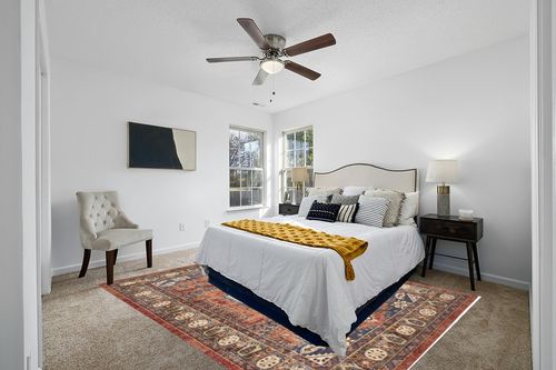 Unique Loom Larissa Utopia Rug, 8x10 ft in White and Yellow Modern Bedroom