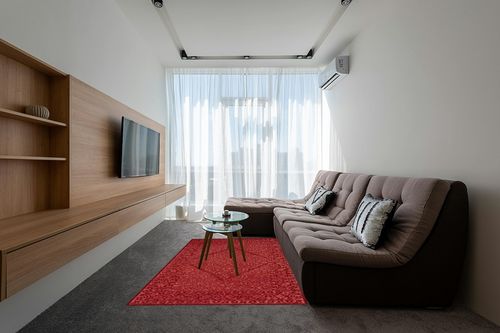 SAFAVIEH Dip Dye Collection Area Rug - 5' x 8', Red, Handmade Oriental Diamond Wool, Ideal for High Traffic Areas in Living Room, Bedroom (DDY151Q) in Grey Living Room with Brown Couch