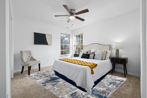 LUXE WEAVERS Euston Collection 7679 Blue 8x10 Abstract Area Rug in White and Yellow Modern Bedroom