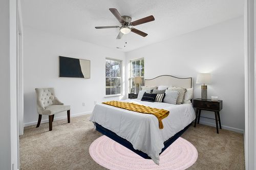 Safavieh Braided Collection Area Rug - 6' Round, Pink & Grey, Handmade Country Farmhouse, Ideal for High Traffic Areas in Living Room, Bedroom (BRD804U) in White and Yellow Modern Bedroom