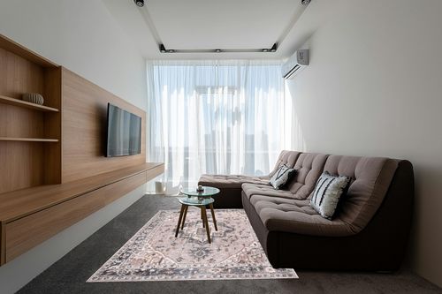 nuLOOM Sasha Machine Washable Medallion Area Rug, 6x9, Pink in Grey Living Room with Brown Couch