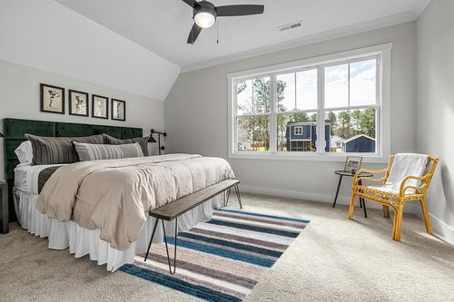 NuLOOM Drey Striped Shag Area Rug, 5' x 8', Blue Multi in Grey Traditional Bedroom with King Bed