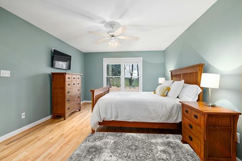 Unique Loom Sofia Collection Area Rug - Grand (4' 1" x 6' 1" Rectangle, Gray/ Ivory) in Teal and Orange Wood Bedroom
