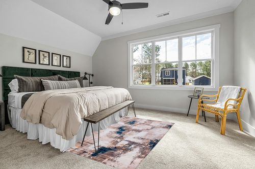 5x7 Abstract Area Rug in Blue & Beige - Indoor Accent Rugs for Living Room, Entryway, Bedroom, Modern Throw Rug, Non-Slip & Machine Washable, Colorful Bedside & Entryway Rugs with Unique Print Design in Grey Traditional Bedroom with King Bed