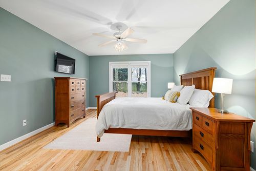 JONATHAN Y SEU100D-5 Haze Solid Low-Pile Indoor Area-Rug Casual Contemporary Solid Traditional Easy-Cleaning Bedroom Kitchen Living Room Non Shedding, 5 ft x 8 ft, Ivory in Teal and Orange Wood Bedroom