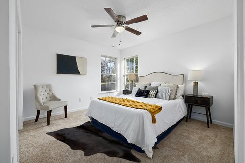 rodeo Solid Black Cowhide Rug (5x7) in White and Yellow Modern Bedroom