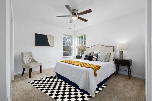 LUXE WEAVERS Checkered Black and White Geometric 5x7 Area Rug in White and Yellow Modern Bedroom
