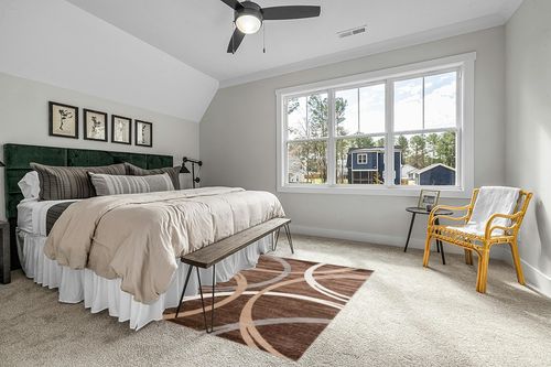 Rugshop Modern Wavy Circles Design Area Rug 5' 3" x 7' 3" Brown in Grey Traditional Bedroom with King Bed