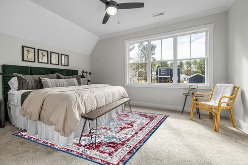 SAFAVIEH Brentwood Collection 8' x 10' Ivory/Red BNT852E Medallion Distressed Non-Shedding Living Room Dining Bedroom Area Rug in Grey Traditional Bedroom with King Bed