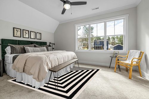 Abani Contemporary Black & Ivory 7'9" x 10'2" Area Rug, Contrasting Geometric Modern Stripe Symmetrical Living Room Carpet Rugs in Grey Traditional Bedroom with King Bed