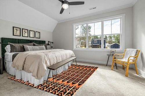 SAFAVIEH Kenya Collection Area Rug - 8' x 10', Orange & Black, Hand-Knotted Moroccan Boho Tribal Wool, Ideal for High Traffic Areas in Living Room, Bedroom (KNY609A) in Grey Traditional Bedroom with King Bed