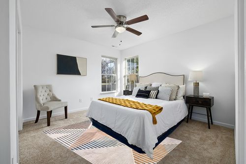 nuLOOM Skyler Contemporary Geometric Diamond Area Rug, 5x8, Beige in White and Yellow Modern Bedroom