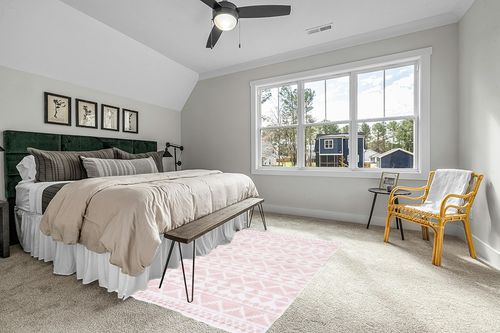 Safavieh Augustine Collection Area Rug - 5' x 7'7", Pink & Ivory, Moroccan Boho Rustic Fringe Design, Non-Shedding & Easy Care, Ideal for High Traffic Areas in Living Room, Bedroom (AGT847U) in Grey Traditional Bedroom with King Bed