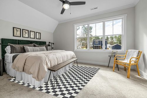 LUXE WEAVERS Geometric Checkered Gray and White 8x10 Area Rug in Grey Traditional Bedroom with King Bed