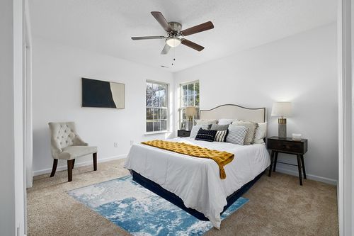 LUXE WEAVERS Abstract Blue 5x7 Area Rug in White and Yellow Modern Bedroom