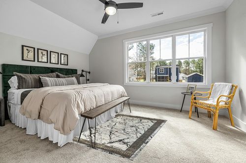 United Rugs Marble Collection Grey Area Rug Modern Abstract Swirl Design Non-Shedding Carpet (5' x 7') in Grey Traditional Bedroom with King Bed
