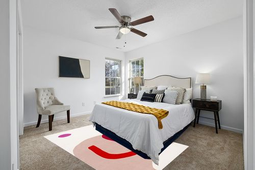 SAFAVIEH Fifth Avenue Collection Area Rug - 5' x 8', Ivory & Red, Handmade Mid-Century Modern Abstract Wool, Ideal for High Traffic Areas in Living Room, Bedroom (FTV143A) in White and Yellow Modern Bedroom