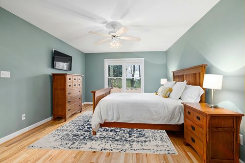 SAFAVIEH Madison Collection Area Rug - 8' x 10', Cream & Navy, Snowflake Medallion Distressed Design, Non-Shedding & Easy Care, Ideal for High Traffic Areas in Living Room, Bedroom (MAD603D) in Teal and Orange Wood Bedroom